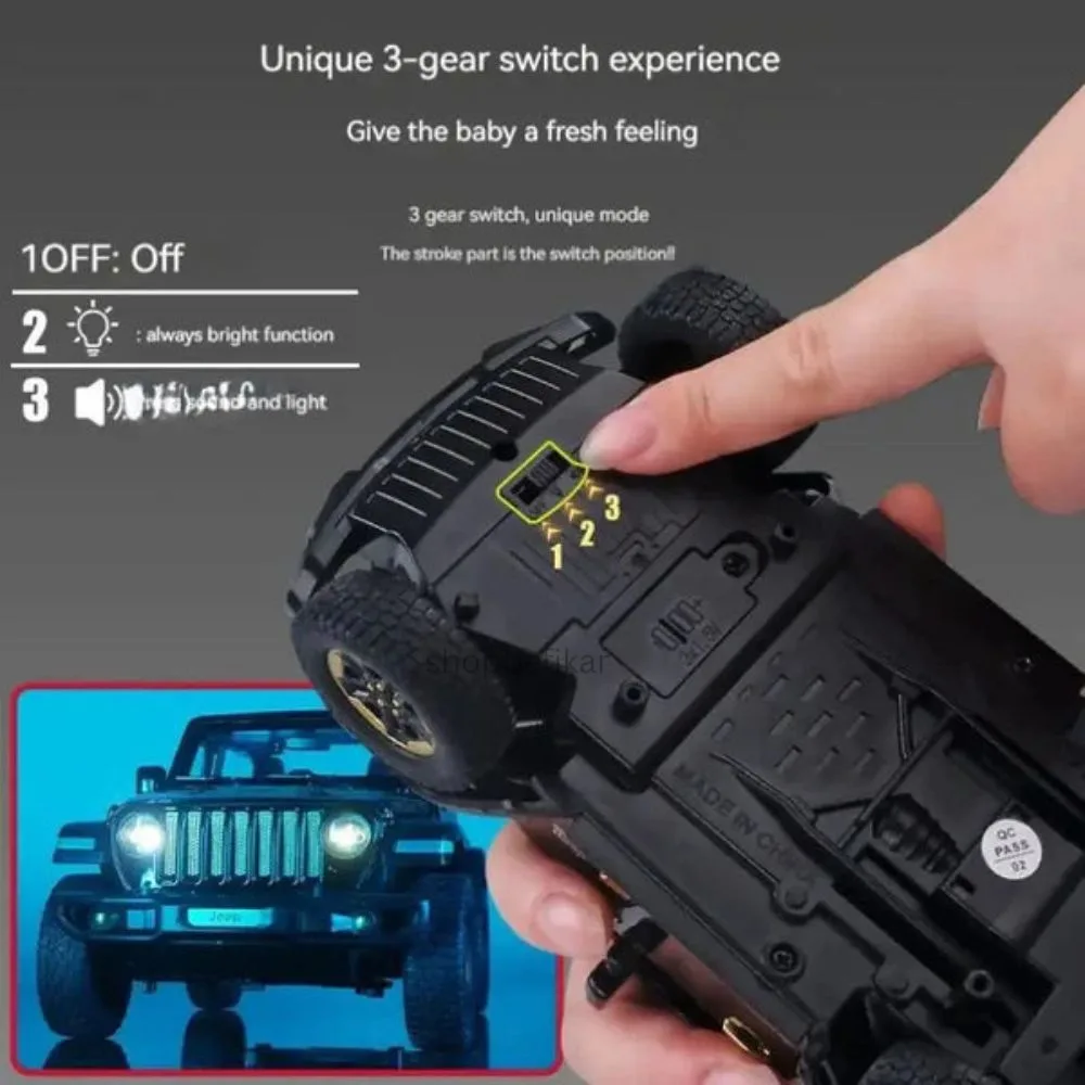 Diecast Model Car 1:24 Scale Jeep Rubicon – Open Doors, Light & Sound - Image 8