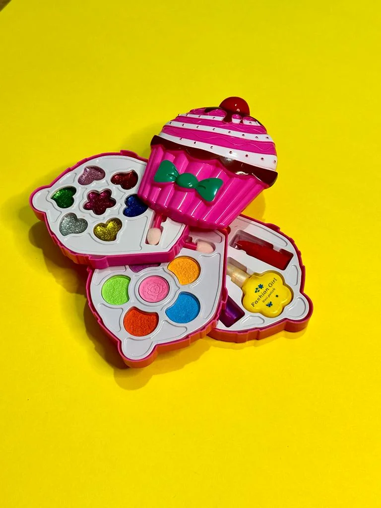 Fashion Makeup Set Toy for Girls in Ice Cream Cup Shap - Image 3