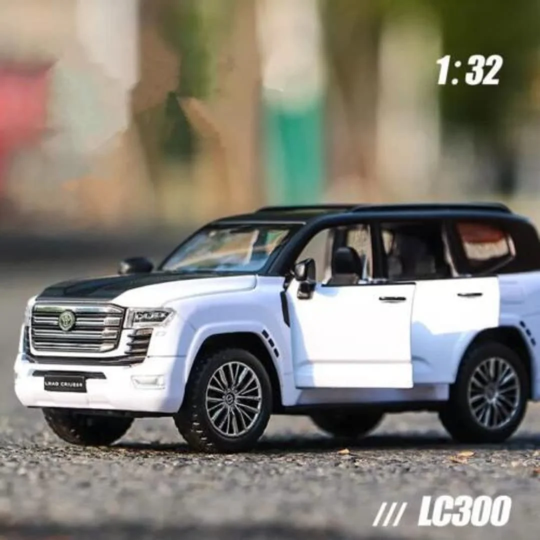 1:32 Scale Toyota Land Cruiser LC300 Diecast Model Car - Image 7