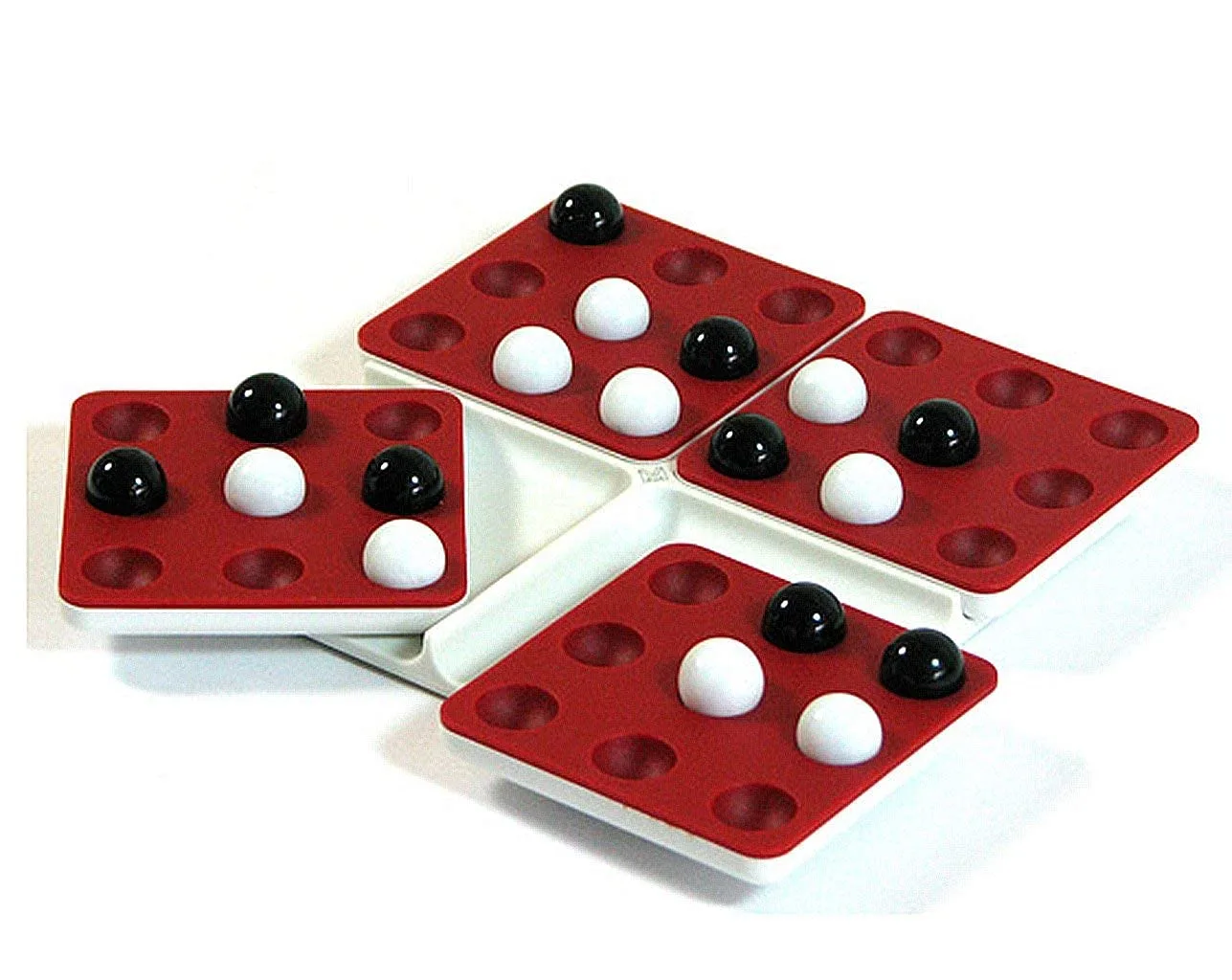 Pentago: Mind-Bending Two-Player Board Game - Image 3