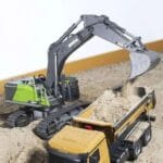 HUINA 1593 RC Excavator | 1:14 Scale Remote Control Digger Toy with Metal Bucket - Image 6